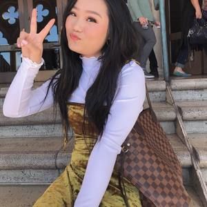 Meet your Posher, Nayong